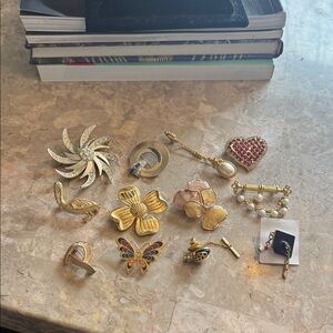 Vintage collection lot of 12 gold tone pins and brooches from 1940s to 1980s